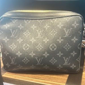 Men’s Louis Vuitton cross body